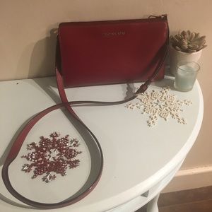 Michael kors crossbody clutch